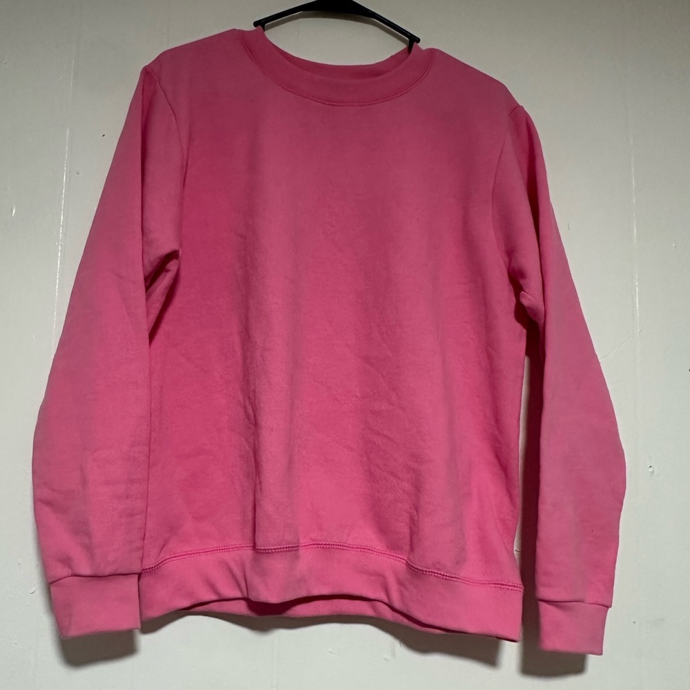 Pink Gildan heavy blend woman’s crew